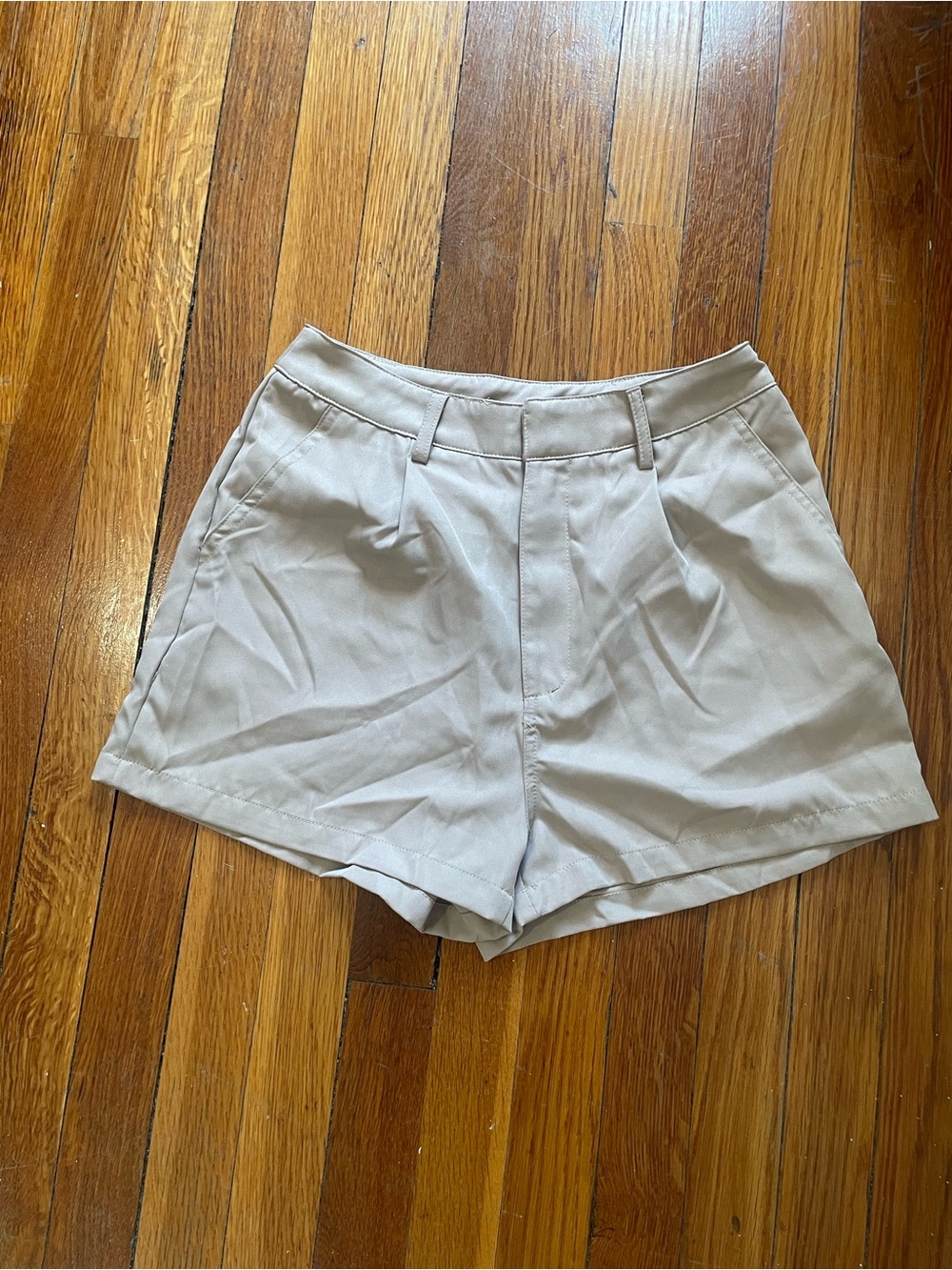 SHEIN Light Beige High-Waist Pleated Women's Shorts